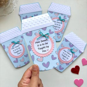 Cadeaukaarthouder Valentijn koffiekopje leraar: gepersonaliseerd valentijnscadeau, handgemaakt afbeelding 11