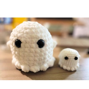 No Sew Ghost Halloween Crochet Pattern - No Sew Crochet Keychain Pattern - Mini Amigurumi - Fall - Decor - Quick and Easy Beginner Friendly