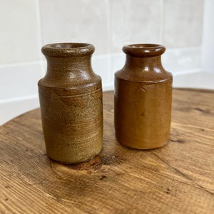 Par de tinteros de gres vintage / Cerámica rústica esmaltada marrón / Decoración de cocina de estilo rústico / Decoración de estantería neutra