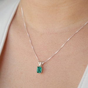 Collier émeraude créé en laboratoire avec chaîne en argent sterling | Collier d&#39;émeraudes hydrothermales | Émeraude synthétique | Pierres précieuses créées en laboratoire