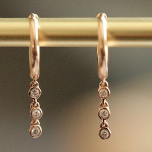 Aros de oro rosa de 14 k con diamantes colgantes / Aretes de diamantes colgantes / Aros colgantes de oro rosa