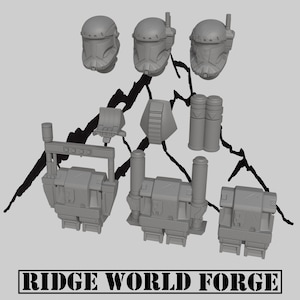 Puede incluir: Un conjunto de miniaturas de plástico impresas en 3D para un juego de guerra de mesa. El conjunto incluye tres cascos, una mochila, una pieza de pecho, un par de binoculares y un arma. Las miniaturas son grises y sin pintar. RIDGE WORLD FORGE está impreso en la parte inferior de la imagen.