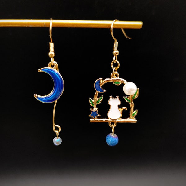 boucles d'oreilles asymétriques femme chat à fenêtre et la lune en métal bleu cadeau noël pour elle