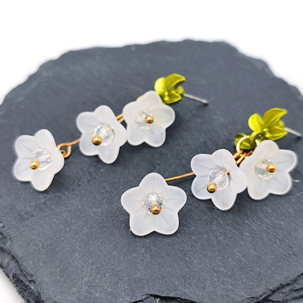 Boucles d'oreilles petites fleurs blanches cadeau noël pour elle