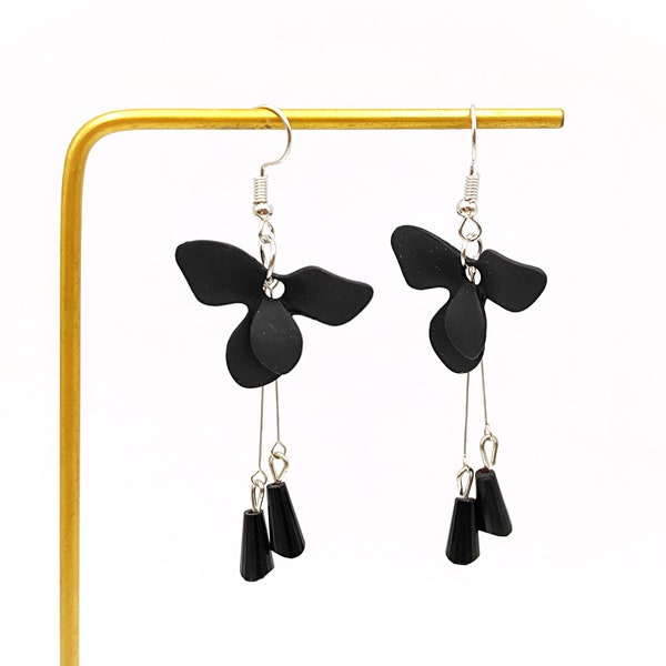 boucles d'oreilles fleurs noires cadeau femme style chic bijou gothique
