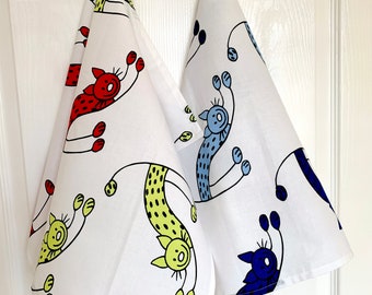 Playful Cats Tea Towel / 100% Cotton / Kitchen Towel / New Home gift / Hostess gift / Cooking gift