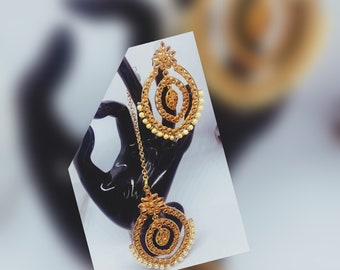Long kundan earrings with maang tikka, Kundan jewellery, Indian pearl earrings,Bollywood jewellery,Indian jewellery, Pakistani jewellery