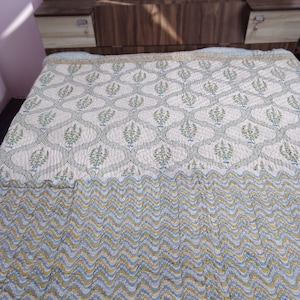 adorable blue in block printed tradional style of printing in quilt hand quilted comforter in size 90x108 queen size