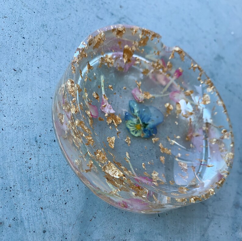 Single Flower Resin Ashtray With Petals Etsy