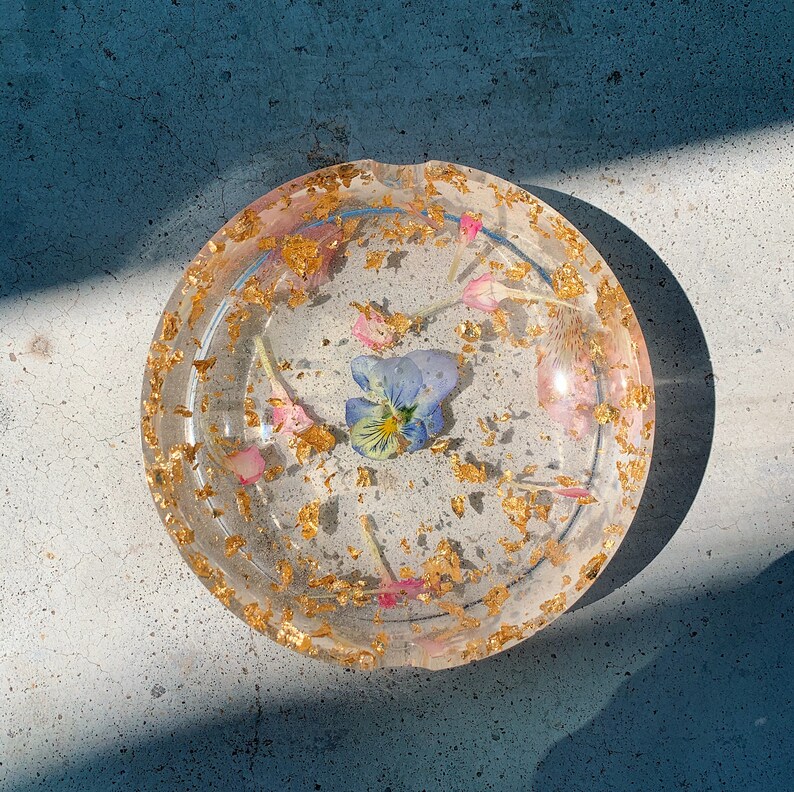 Single Flower Resin Ashtray With Petals Etsy