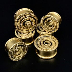 Enchufe espiral, enchufes, túnel, dilatador, perforación, perforación espiral, espansore, tapones boho, pendientes boho, enchufes tribales, enchufes de latón