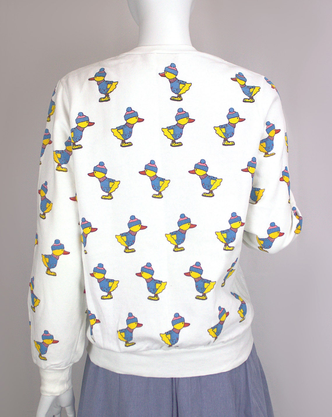 Vintage Sweatshirt Ducks White Animal Ducky Pattern Print Pullover Crew Neck 1980's Size Small