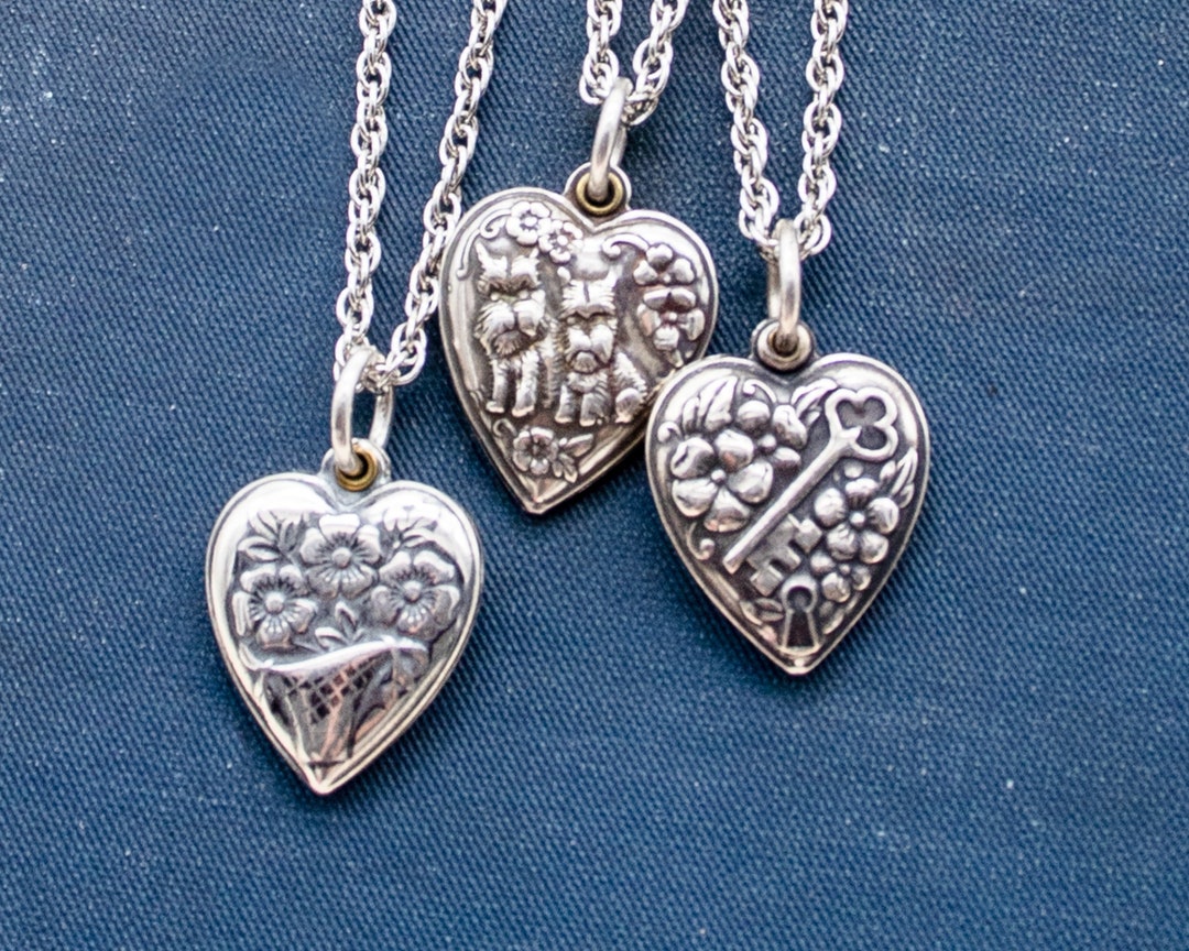 Collier Médaillon Vintage Cœur Et Chat - Alliage Style Bronze - Neuf Sans Emballage
