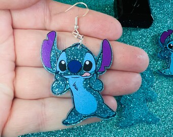 Boucles d'oreilles Disney Tongue Out Stitch | Boucles d'oreilles en acrylique | Boucles d'oreilles scintillantes | Fait main | Boucles d'oreilles | Hypoallergénique | Boucles d'oreilles Lilo et Stitch |