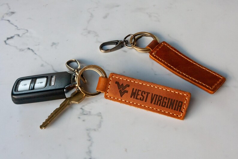 UNC Tar Heels College Alumni Leather Keychain – Officially Licensed image 2
