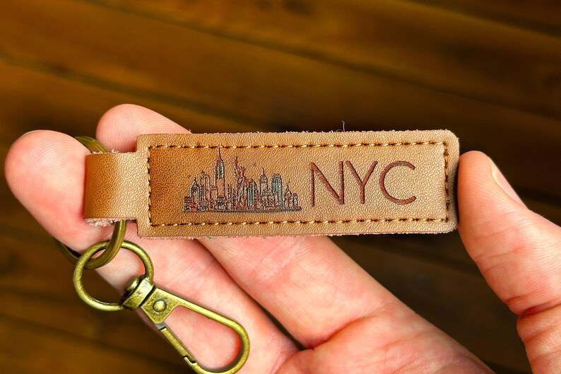 UNC Tar Heels College Alumni Leather Keychain – Officially Licensed image 3