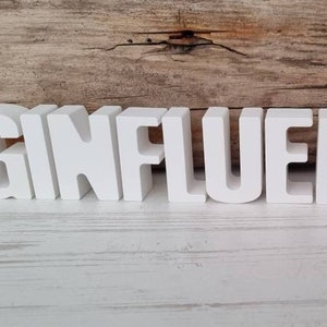 Letras GINFLUENCER, branco, decoração, marítimo, minimalista, linha clara, ideia viva, gin, bar, cerâmica, sem concreto