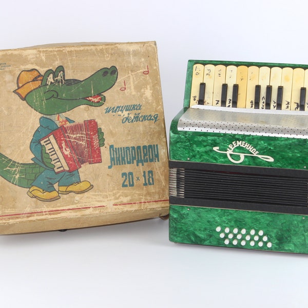 Vintage Soviet CHILDREN'S HARMONY keyboard musical instrument accordion harmonica child  KREMENNOE 18 bass Made in Ussr