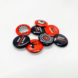 Lot de 8 épingles à boutons Strange Times (jeu de 1)