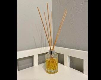 All Natural Reed Diffuser | Air Freshener |  Room Diffuser | The Burrow Candle Company | Modern Glass