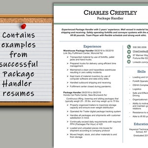 Puede incluir: Un currículum vitae de manipulador de paquetes, con el nombre de Charles Crestley en la parte superior. El currículum vitae destaca la experiencia, las habilidades y la educación. Un corcho muestra una nota que dice: "Contiene ejemplos de currículums de manipuladores de paquetes exitosos".