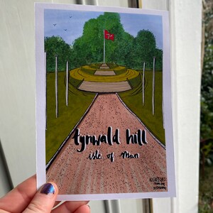 Tynwald Hill, Isle of Man Poster | St John's, IOM | Tynwalder Tag | Verschiedene Größen erhältlich | Landschaft Wildtiere, Manx Gälische Traditionen