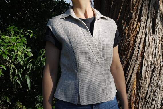 Armani Collezioni Sleeveless Double Breasted Jacke