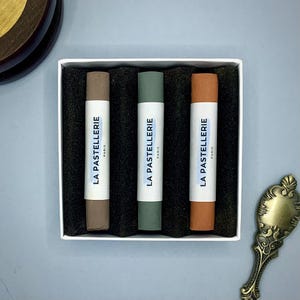 Coffret de 3 Pastels Secs Artisanaux "Lueur des Bois" pour Artistes - Pigments Haute Qualité | Pastels Faits à la Main - La Pastellerie