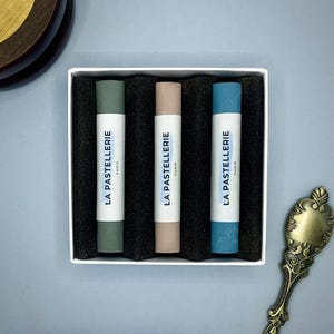 Doos met 3 handgemaakte droge pastels – “Ethereal Shades” – Professionele handgemaakte pastels | Hoogwaardige en levendige pigmenten voor fijne kunst