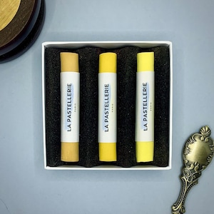 Set van 3 "Gele Trio" Artisan Droge Pastels voor Kunstenaars - Hoogwaardige Pigmenten | Handgemaakte Pastels - La Pastellerie