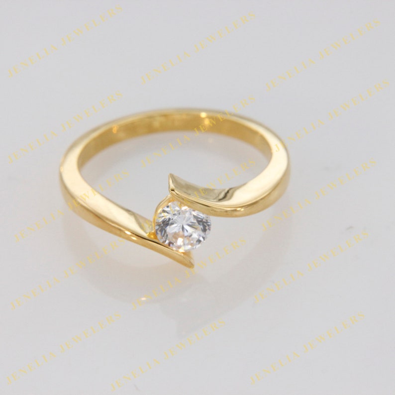 1 CT Solitaire Round Cut Simulated Diamond Crossover Engagement Ring Yellow Gold FinishAnniversary RingParty WearFunctional Ring