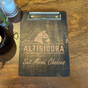 Tablice menu | A4 lub A5 | Sklejka brzozowa barwiona na ciemny dąb | Specjalne desery grawerowane markowe artykuły restauracyjne kawiarniane barowe Schowek