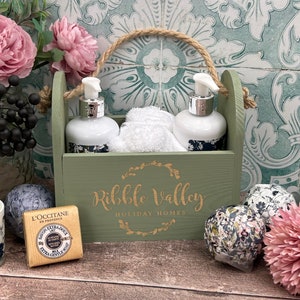 Organizador de baño verde salvia: organizador de artículos de tocador de marca, decoración de hotel Airbnb
