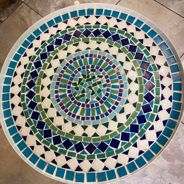 Mosaic kit to make bistro / sofa table