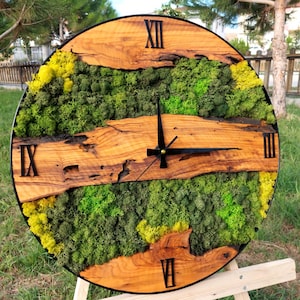 Handmade Wall Clock with Olive Wood and Moss – Natural Quiet Timepiece, Minimalist Eco Decor, Botanical Style