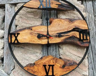Olivenholz Wanduhr - 24 Zoll, Live Edge Holzuhr, Holzwandkunst, rustikale Holzwanduhr mit Metallrahmen