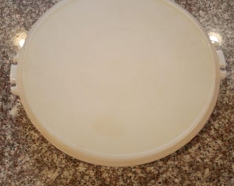 Vintage Tupperware pie container