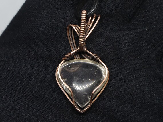 酸化純銅製の透明な金色のルチルクォーツのティアドロップペンダント