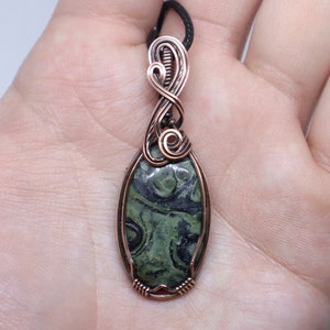 Oval kambaba "galaxy" jasper in oxidized pure copper