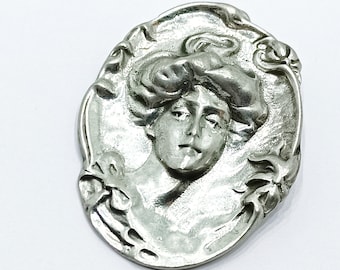 Spilla cammeo vintage Lady Hudson Spilla pendente tono argento in peltro fine Art Nouveau repousse "Gibson Girl" Spilla cammeo