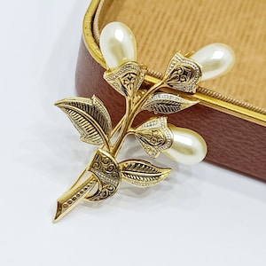 DAMASCENE flower brooch with faux pearl Large vintage Black and Gold ornate pin Spain  Toledo damascene jewelry