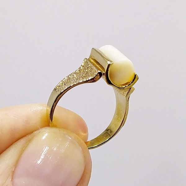 Vintage gold MOP geometric ring Mother of Pearl HMS Madiera Creations 18KT HGE gold tone ring Size 6 Statement ring