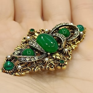Vintage signierte ART Smaragdgrün Brosche Arthur Pepper Jewel Goldton viktorianisches Revival Strasssteine und Perlenbooch Pin Renaissance Revival