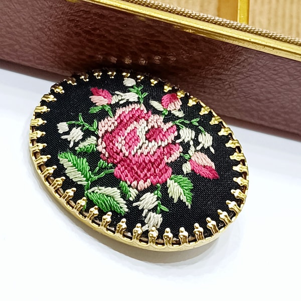 Vintage floral embroidered brooch Needlepoint rose flower gargen pin Hand embroidered oval pin brooch 50s/60s