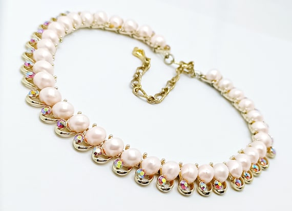 Vintage pink pearl collar necklace Faux pearl gol… - image 1