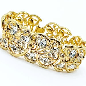 Pulsera Crown TRIFARI con diamantes de imitación transparentes en tono dorado Pulsera vintage de eslabones anchos de cristal Hermosa pulsera de diseño ornamentado Principios de la década de 1950