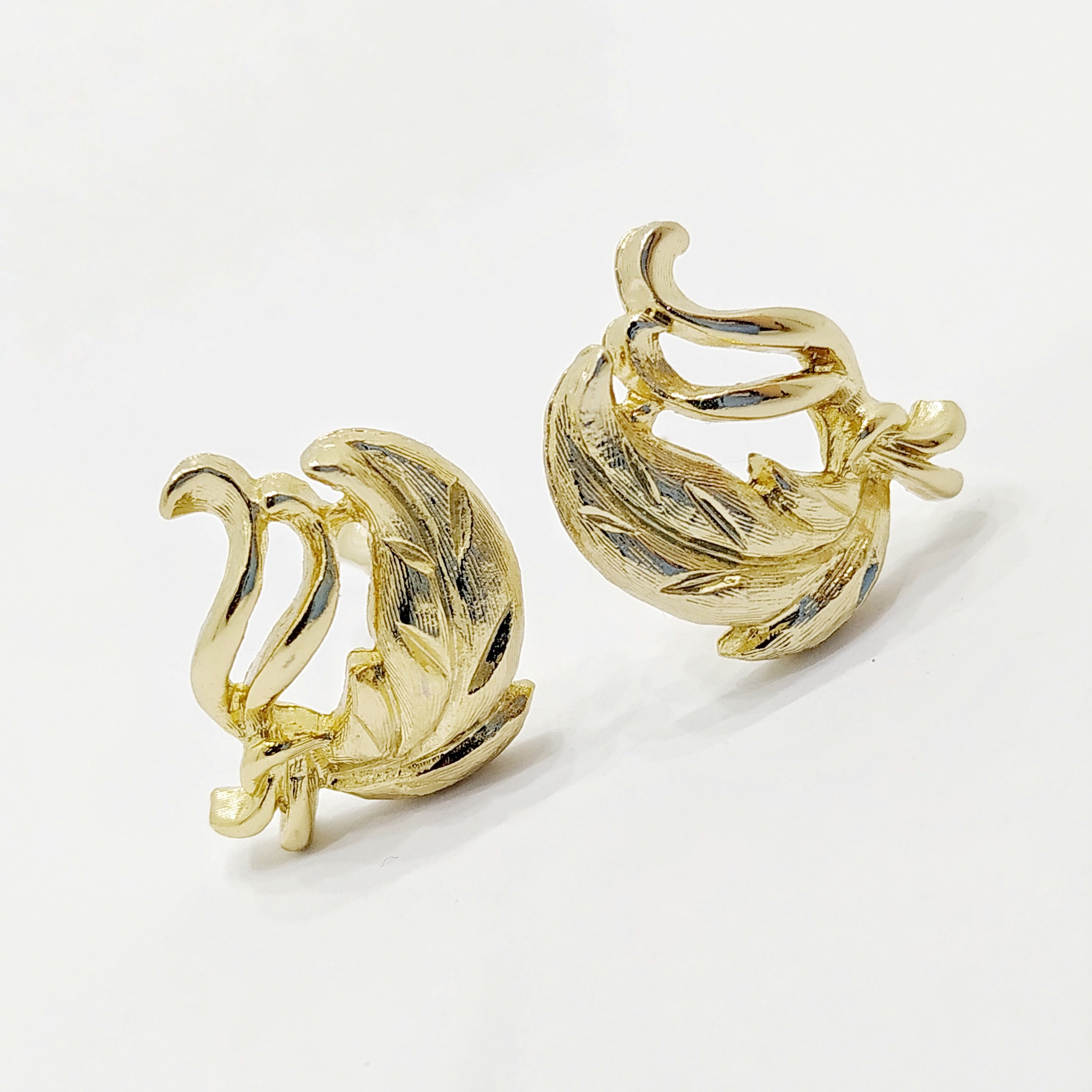 gold leaves clip on earrings Vintage small leaf clips Etsy