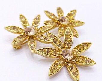 MONET rhinestone brooch Gold tone 3 daisy brooch with yellow rhinestones Vintage citrine cristals three flower pin