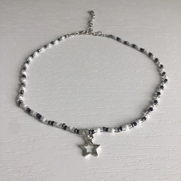 Star Choker // Beaded Choker Star Charm, Seed Bead Choker, Trendy Choker, Charm Choker, Star Necklace, Silver Star Choker, Silver Necklace