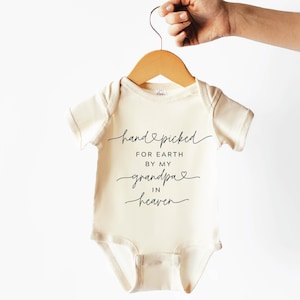 Handgepflückt von meinem Großvater im Himmel für die Erde SVG-Schnittdatei für die Cricut Kommerzielle Nutzung Digital Design graved svg mit Herz swashes